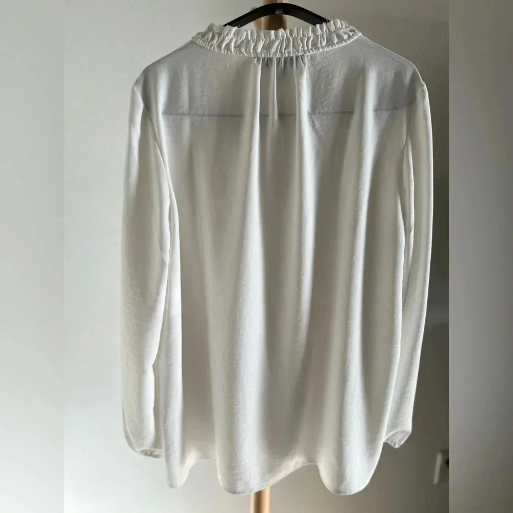 Tommy Hilfiger top, created a solid-color style that's wearable. Size X-large - Picture 10 of 13